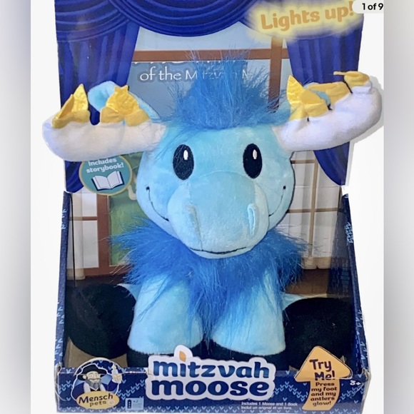 Hanukkah Mitzvah Moose Mensch Pets w/Book Light Up Antlers Family JUDAICA NIB!! - Picture 1 of 8